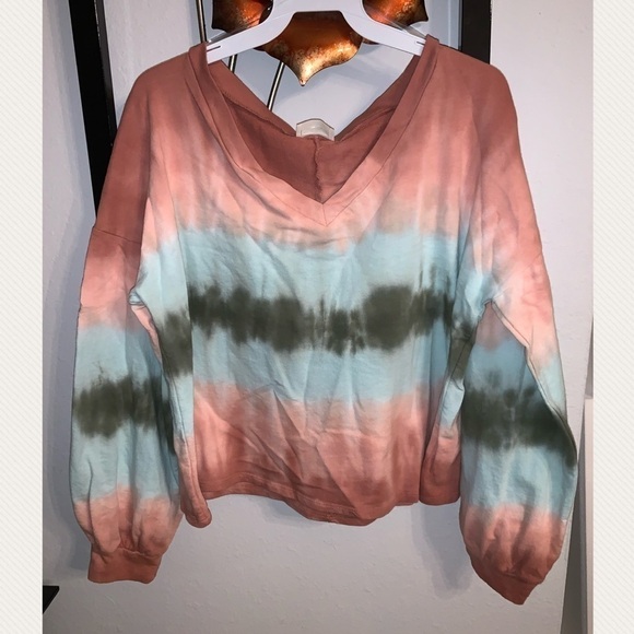 Cotton V-Neck Ombré Dyed Crop Sweatshirt - Picture 8 of 14